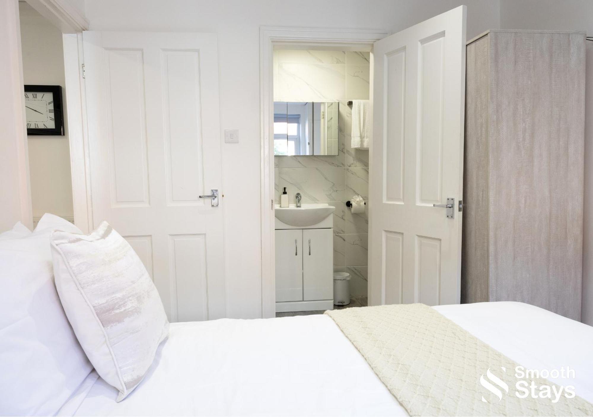 One Bedroom Apartment At Smooth Stays Short Lets & Serviced Accommodation Preston With Parking Near Train Station Экстерьер фото